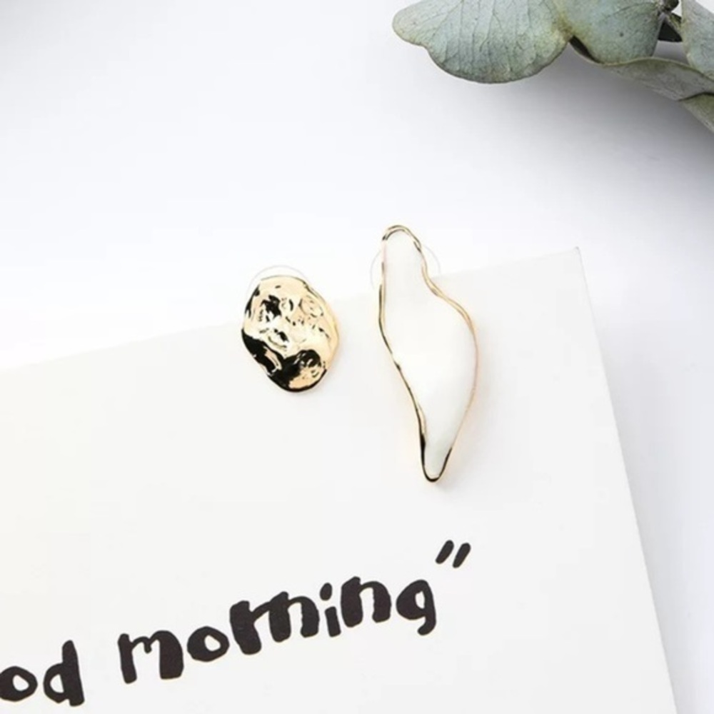 3/$30 💛 Enamel Irregular Asymmetric Earrings